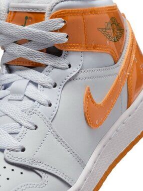 **NWT** (RAINDROP!!!!!) NIKE Air Jordan 1 Mid SE. (Y6.5 W8)